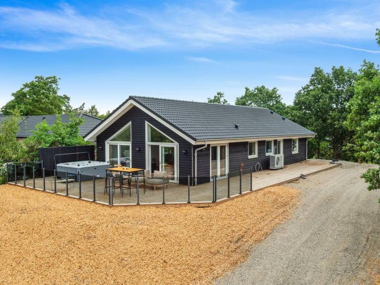 Children-friendly wonderful vacation home with hot tub & terrace | Sea view | Dogs allowed in Ebeltoft