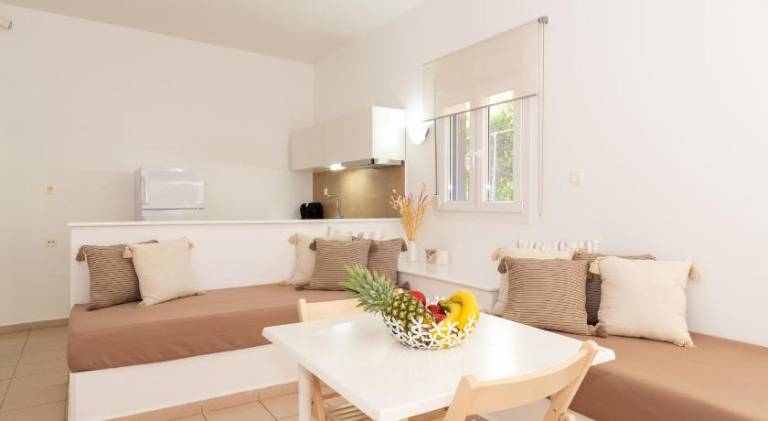 Rental apartment with yard — photo 2