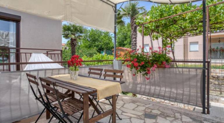 Holiday apartment with garden, BBQ & patio | Perfect for remote work — photo 5