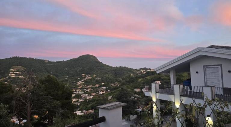 House with yard, terrace & hot tub in Serrara Fontana