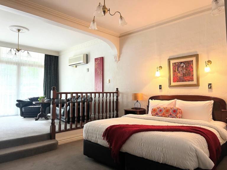 Motel  Croydon North