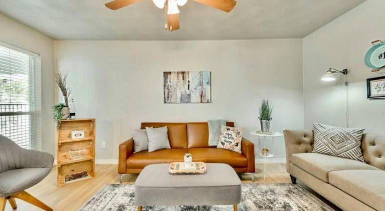 Rental apartment with pool | Dogs allowed in Dallas, TX