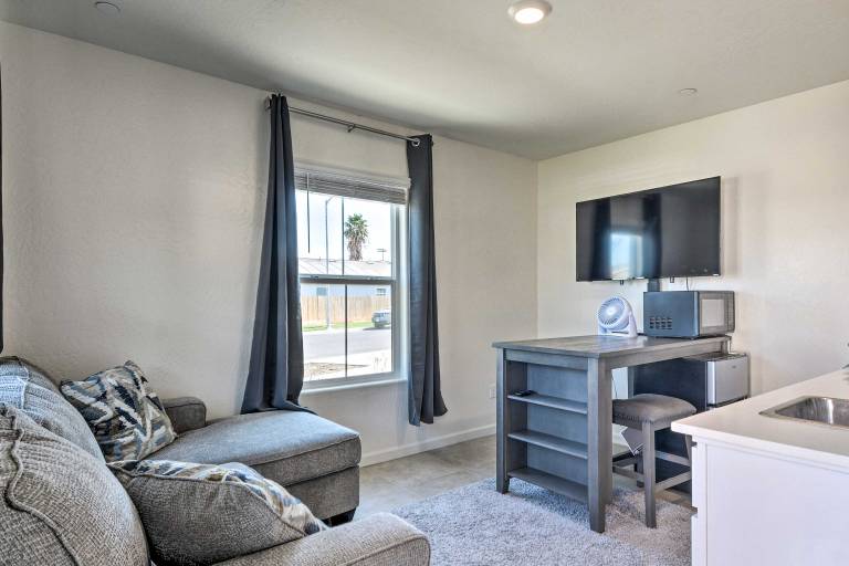 Contemporary Los Banos Studio < 3 Mi to Dtwn! — photo 4