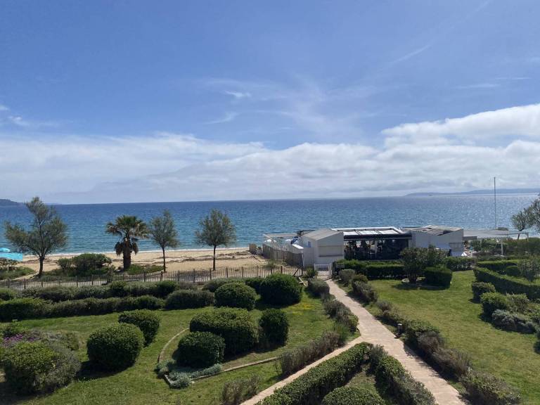 Lavandou apartment with sea view terrace and parking in Le Lavandou