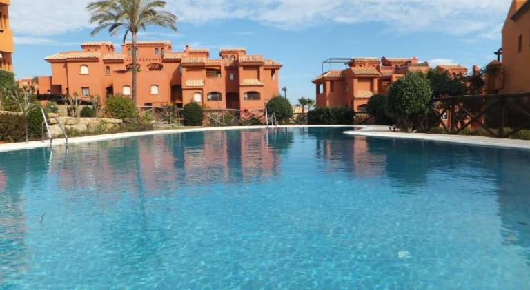 Fully equipped lovely rental apartment with private pool, yard & hot tub | Close to the beach | Pets are welcome — photo 3