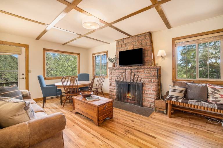 House with grill | Mountain view — photo 3