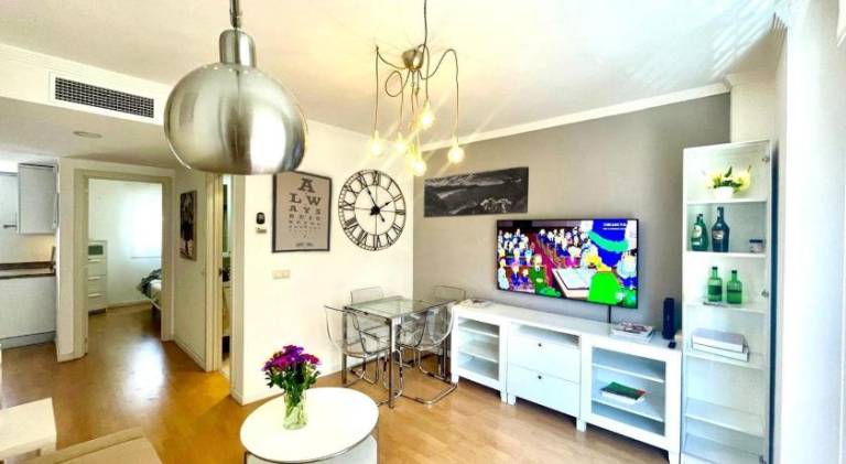 Maravilloso apartamento centrico de 70m2, jardin propio 40m2 con piscina para ninos y parking opcion in Málaga