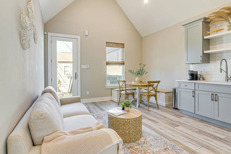1 Mi to Galveston Beach, Seawall: New Tiny Home! in Galveston, TX