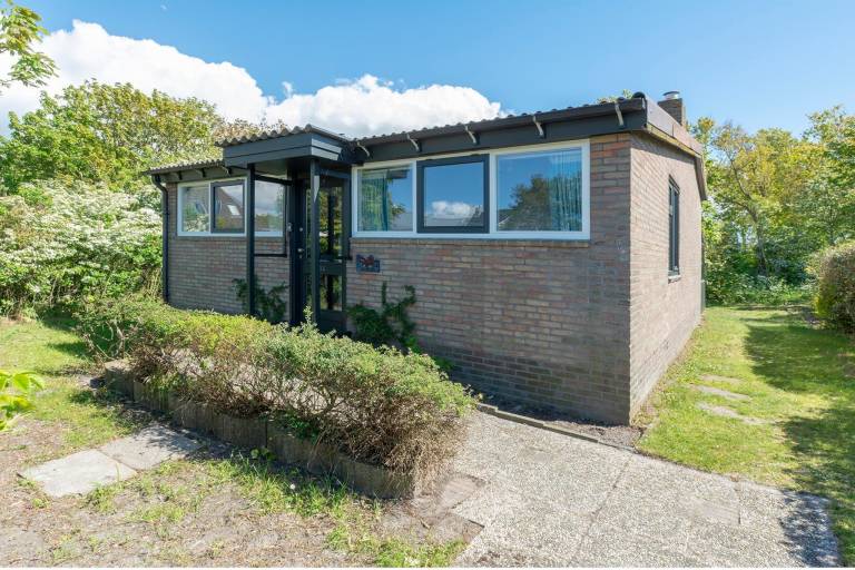 Bungalow with terrace & garden in Callantsoog