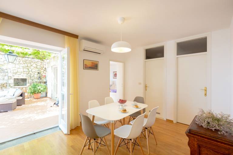 Fully equipped lovely holiday apartment with patio | City view | Pets allowed — photo 4