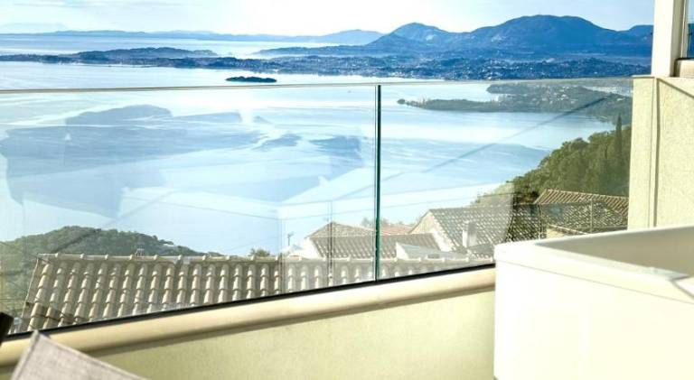 Villa with jacuzzi — photo 4