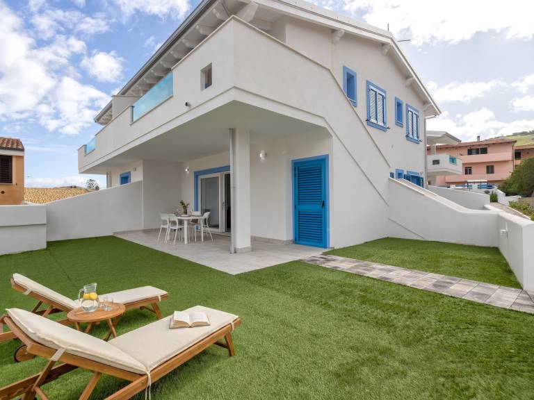 Fully equipped charming rental apartment with terrace & pool | Sea view | Pets allowed — photo 2