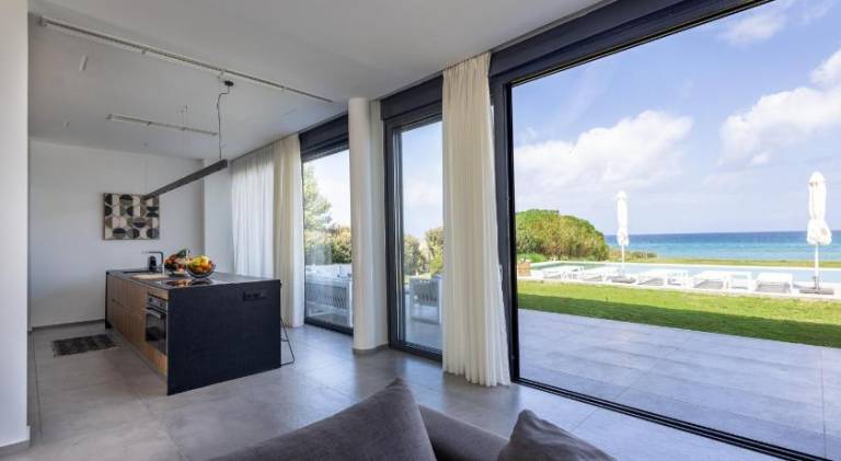 Miguel Luxury Beach Front Villa — photo 3