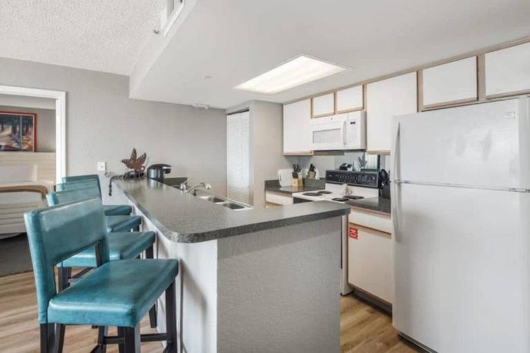 Fully equipped condo with pool | Pets allowed — photo 5