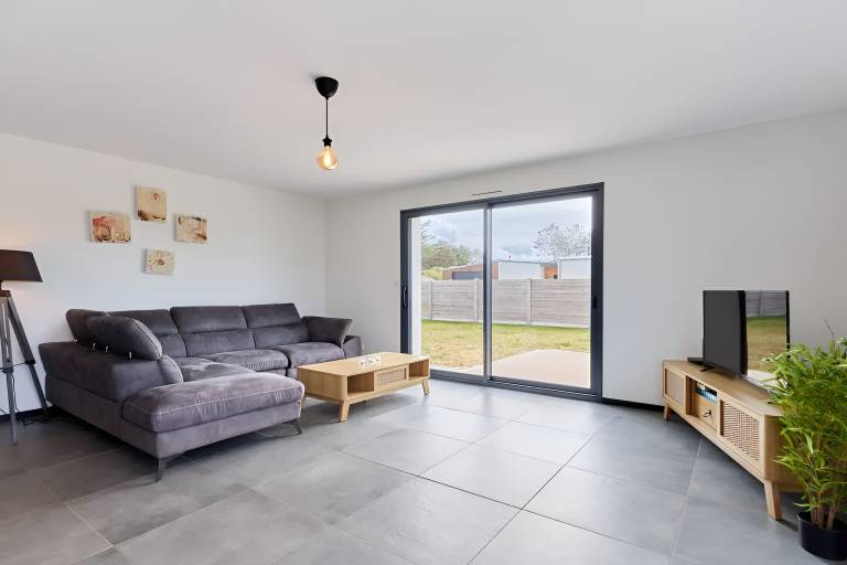 Vacation home with barbecue, yard & terrace — photo 2