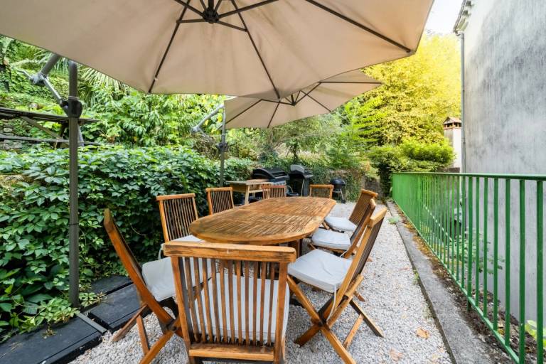 “Chopin” Apartment with Mountain View, Shared Pool, and Wi-Fi — photo 5