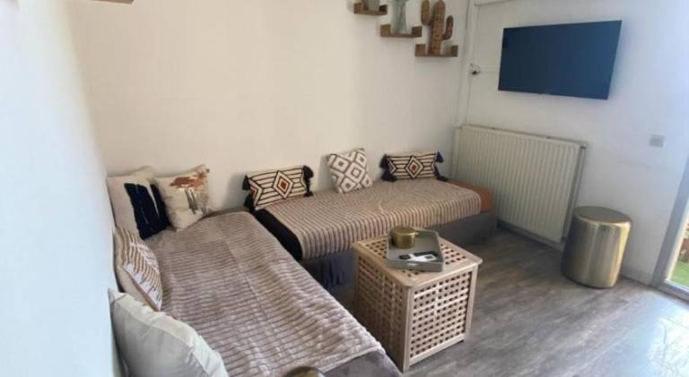 Lovely rental apartment with patio, garden & private pool | Dogs allowed — photo 2