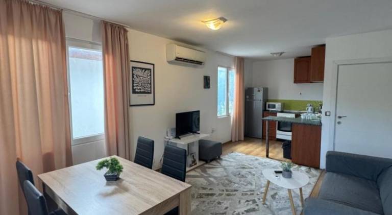 Cozy House with Free parking — photo 2