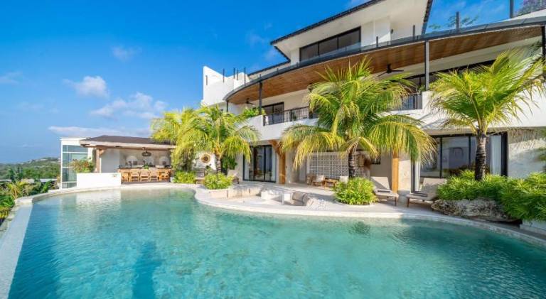 Villa with pool in Pecatu