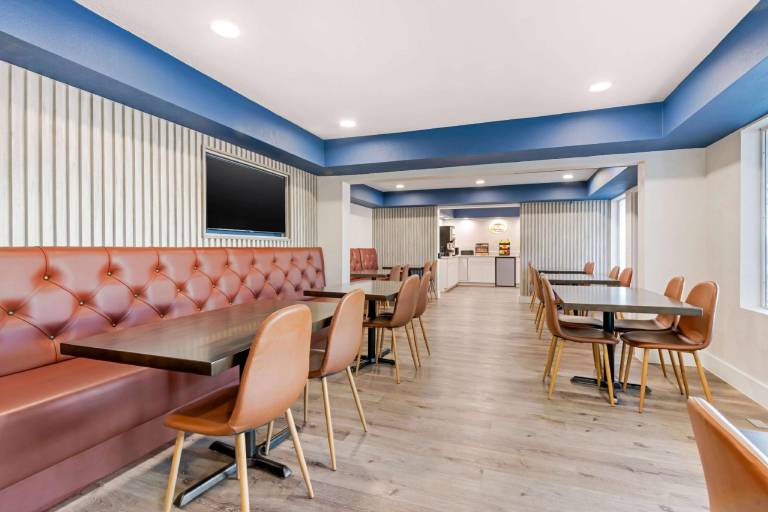 Super 8 by Wyndham Orlando Near Florida Mall — photo 3