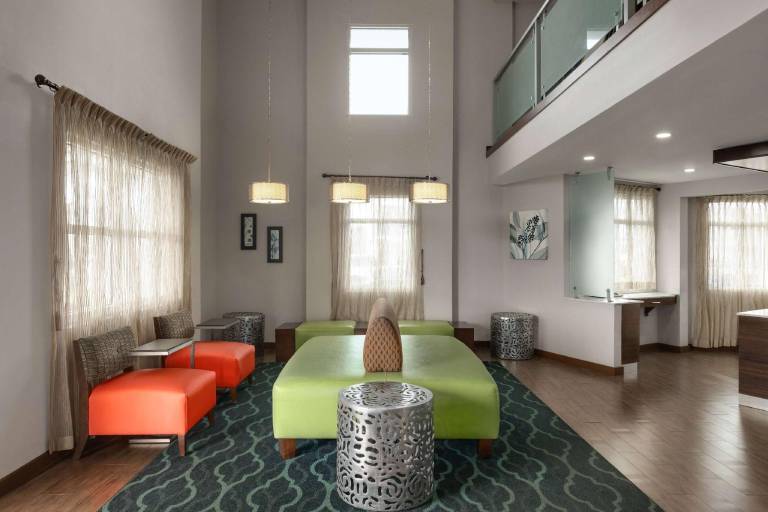 La Quinta Inn & Suites by Wyndham Oceanfront Daytona Beach — photo 3