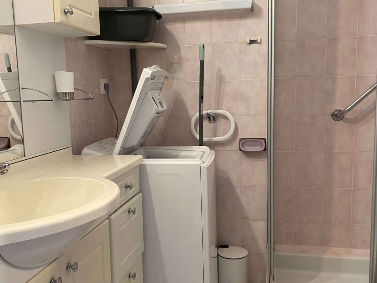 Charming T1 in Balaruc-les-Bains with Terrace & A/C, South-Facing, Fully Equipped — photo 5