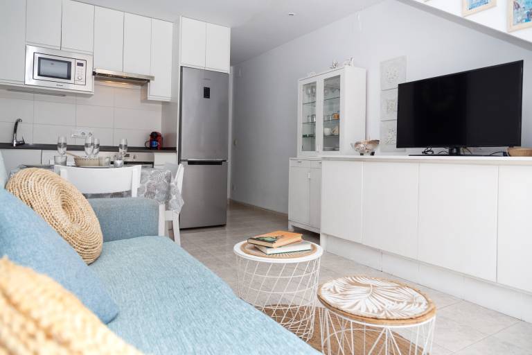 Cozy Apartment in Cala en Blanes with Pool and Air Conditioning — photo 4