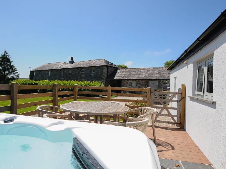 Fully equipped charming cottage with hot tub, terrace & garden | Beach view | Pets are welcome — photo 2