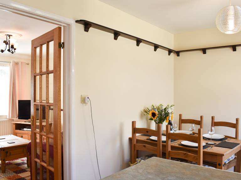 Cottage with patio — photo 5