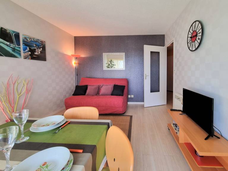 Apartment with garden — photo 5