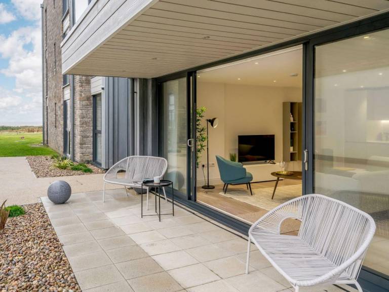 Holiday apartment with patio — photo 3