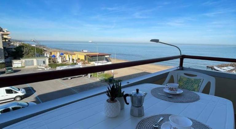 Apartment with terrace — photo 2