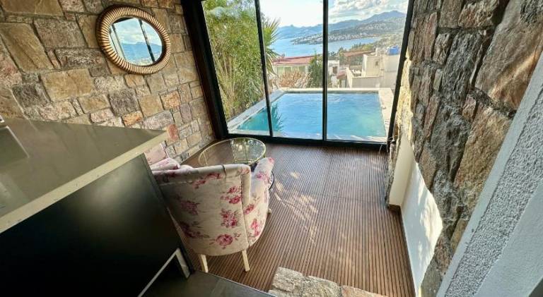 Fully equipped holiday apartment with heated pool, yard & hot tub | Pets allowed — photo 2