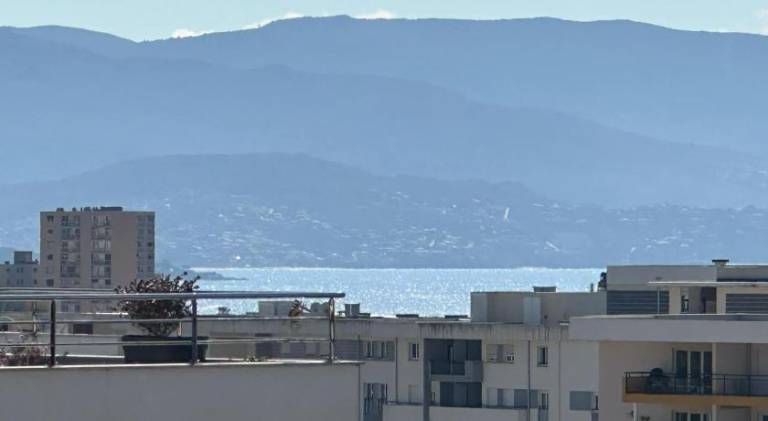 Apartment with terrace — photo 5