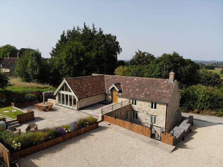 Cottage with hot tub, garden & grill — photo 3