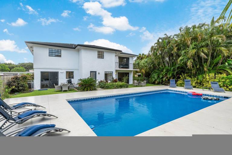 Fox Palace ; 807 in fort lauderdale