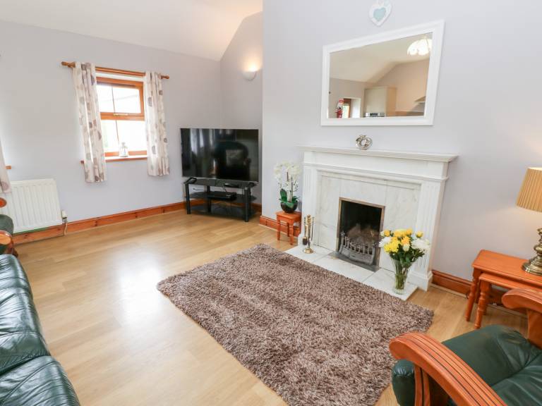 Children-friendly cottage with yard & jacuzzi | Pets allowed — photo 5