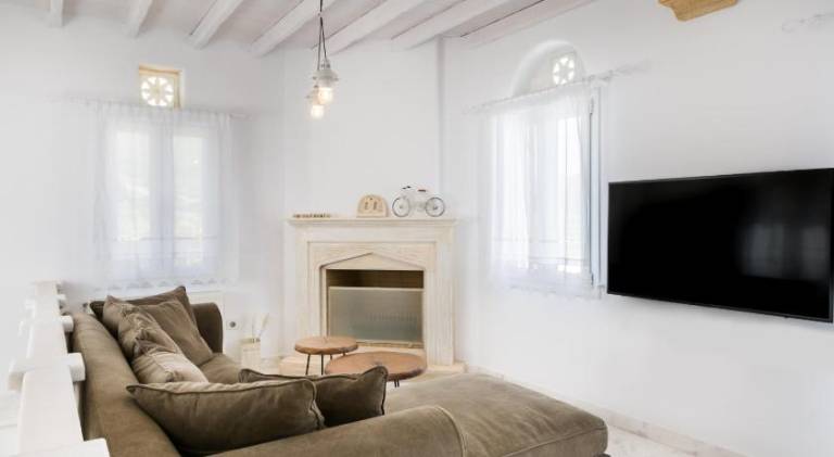 Lovely villa with patio, garden & pool | Pet-friendly — photo 2