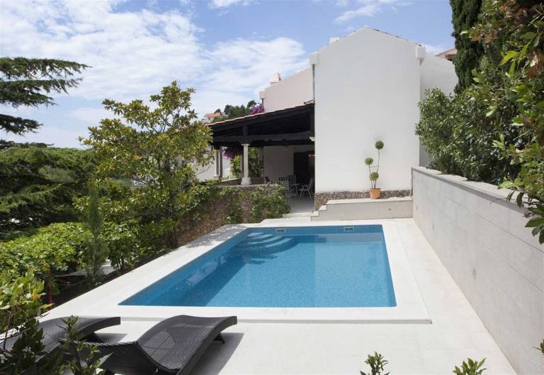 Graceful 5-BR Family Villa for 8, with private pool, close to the beach — photo 4
