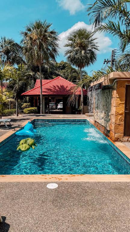 House with pool, garden & barbeque | Pets are welcome in Karon