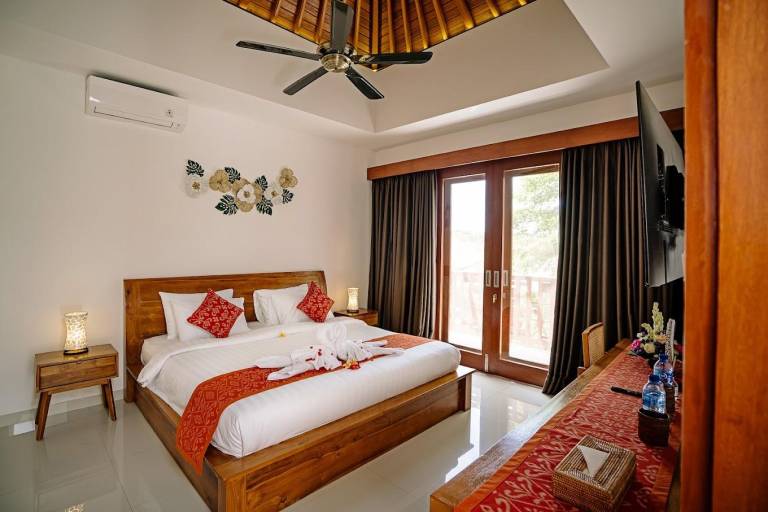 Villa with garden, pool & barbecue | Perfect for remote work | Pet-friendly — photo 2