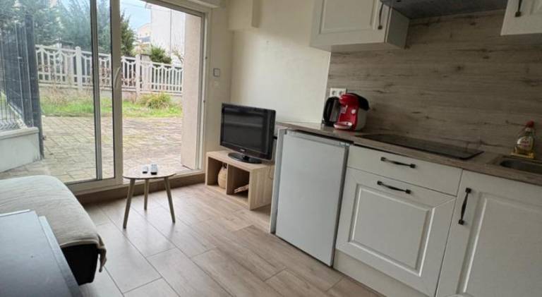 Rental apartment with 1 room for 2 persons in Poissy