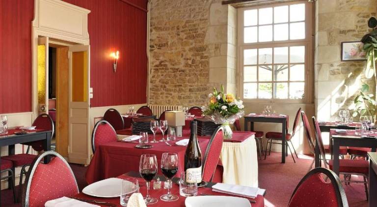 Logis Hotel Restaurant Le Puits Dore — photo 2
