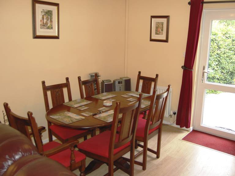 Cottage with yard — photo 3