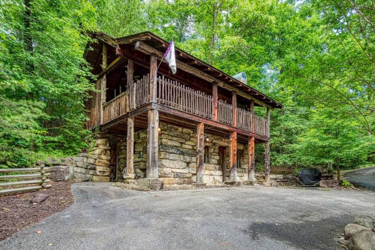 Family-oriented cabin with private pool | Pet-friendly in Pigeon Forge, TN
