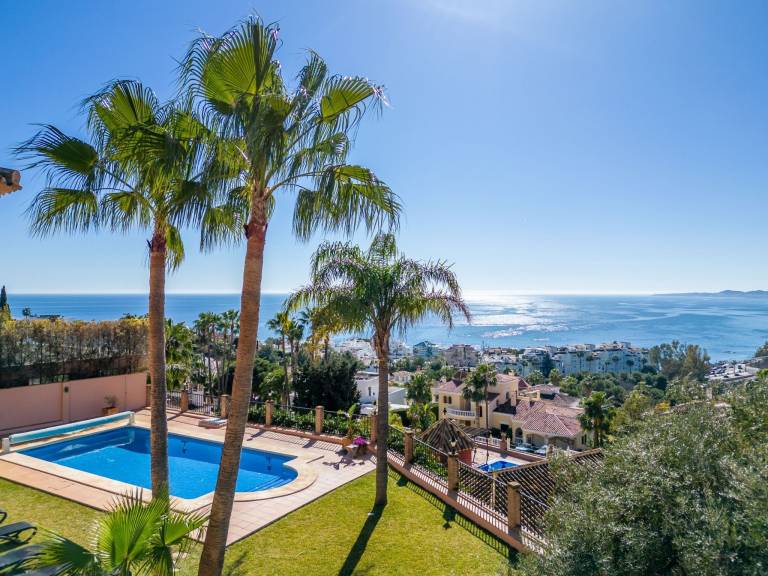 Luxuriöse Villa mit beheiztem Pool und Whirlpool — photo 2