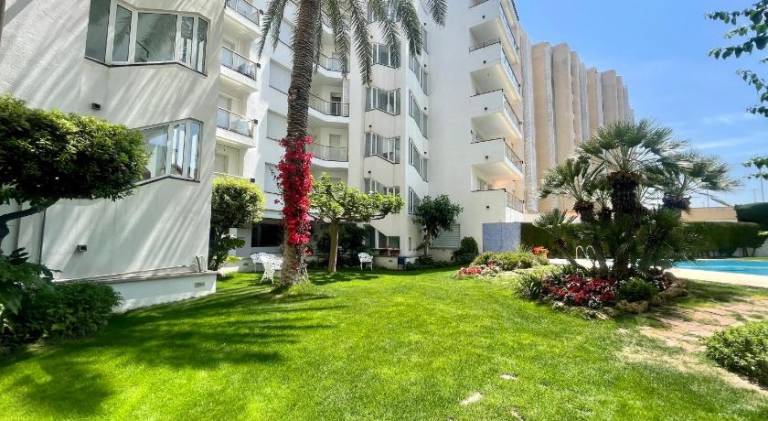 Apartment with pool — photo 4