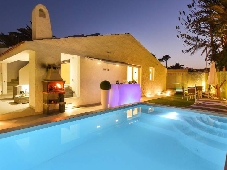 Holiday apartment with garden, jacuzzi & terrace — photo 5