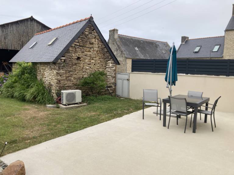 Gite with terrace & yard — photo 4