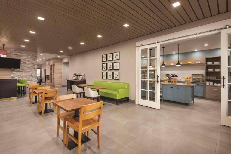 Country Inn & Suites by Radisson, Oklahoma City - Bricktown, OK — photo 4
